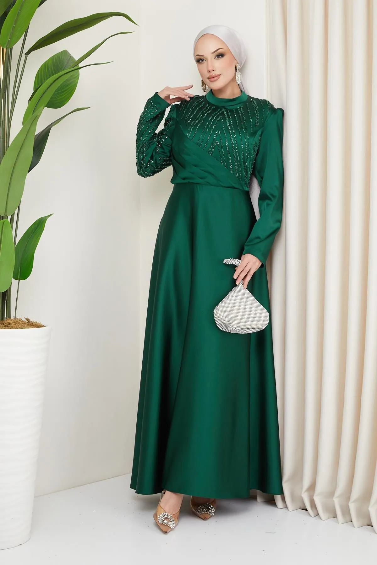 Olcay  Plus Size Hijab-Abendkleid aus Satin mit Falten und Steindetail GRÜN 1659