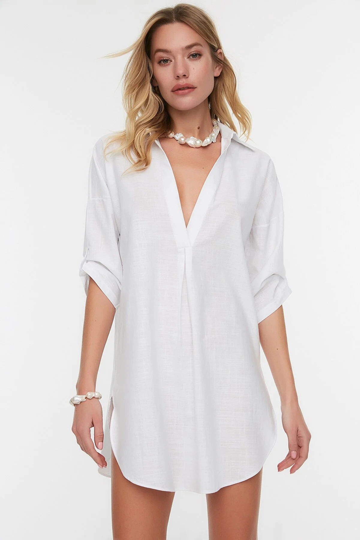 Trendyol Collection  Weißes Mini-Strandkleid aus 100 % gewebter Baumwolle TBESS21EL3979