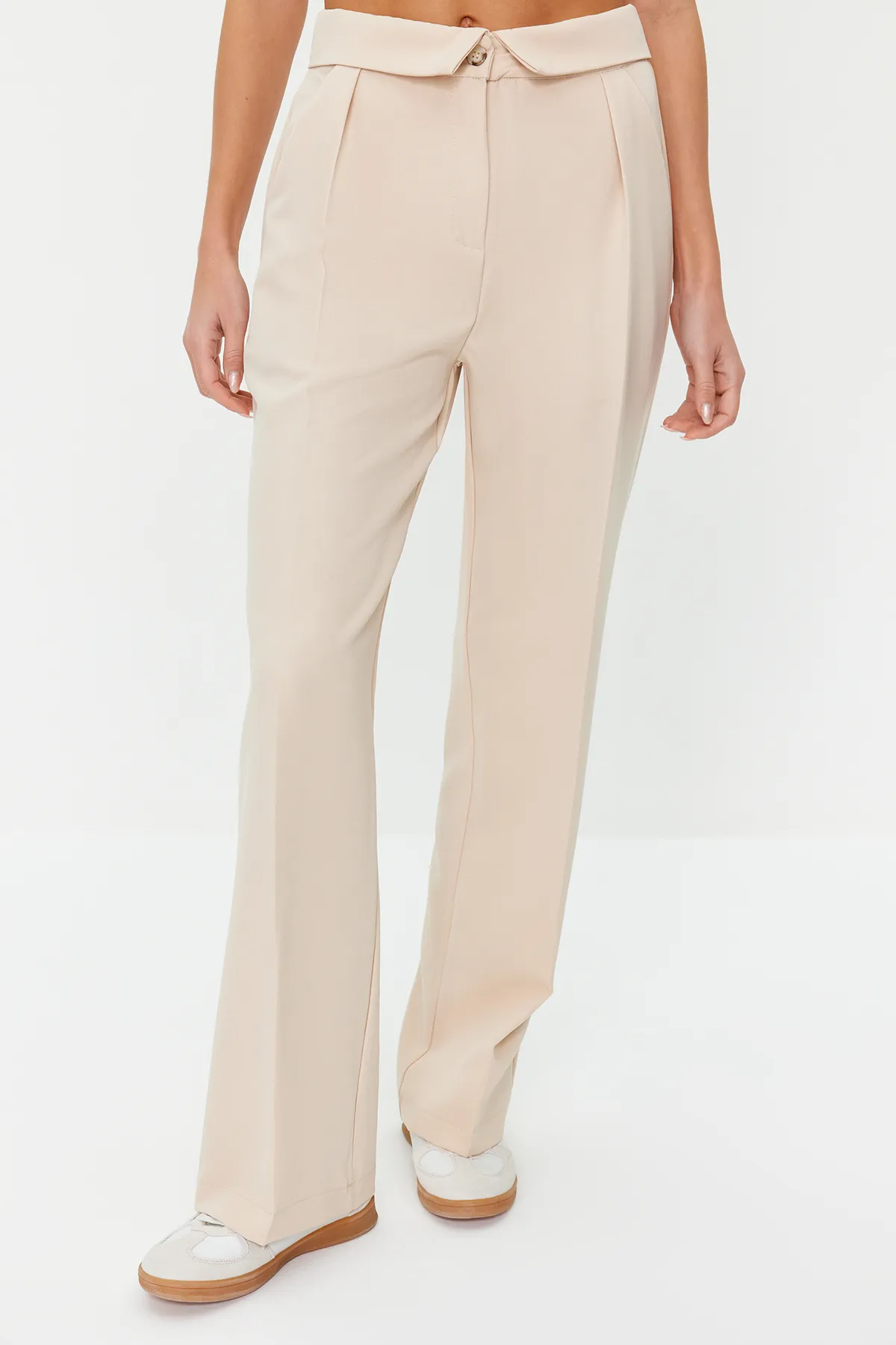Trendyol Collection  Beige Hose mit weitem Bein und gewellter Taille und Webmuster TWOSS24PL00049