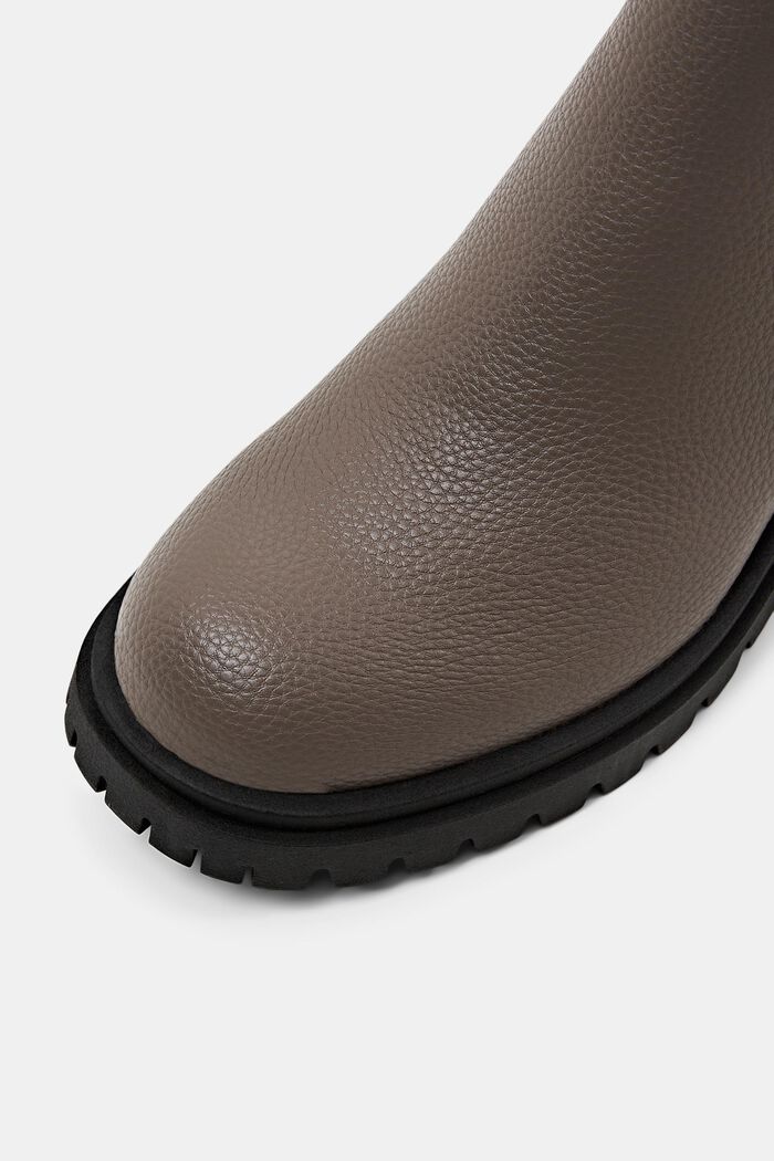Boots mit grobem Blockabsatz