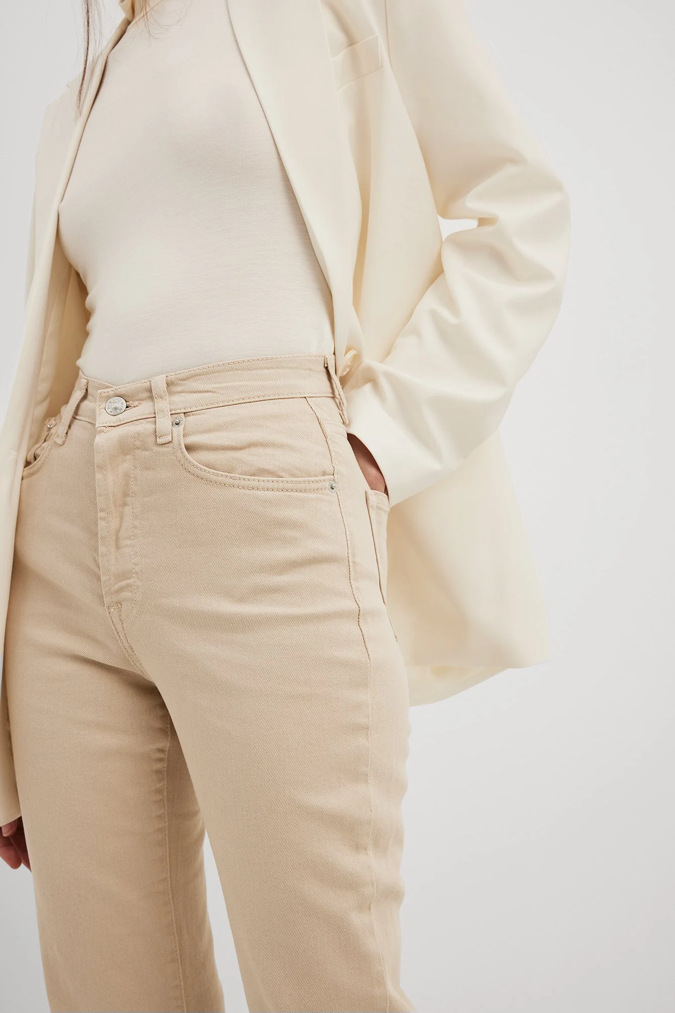 Gerade geschnittene Jeans mit hoher Taille
