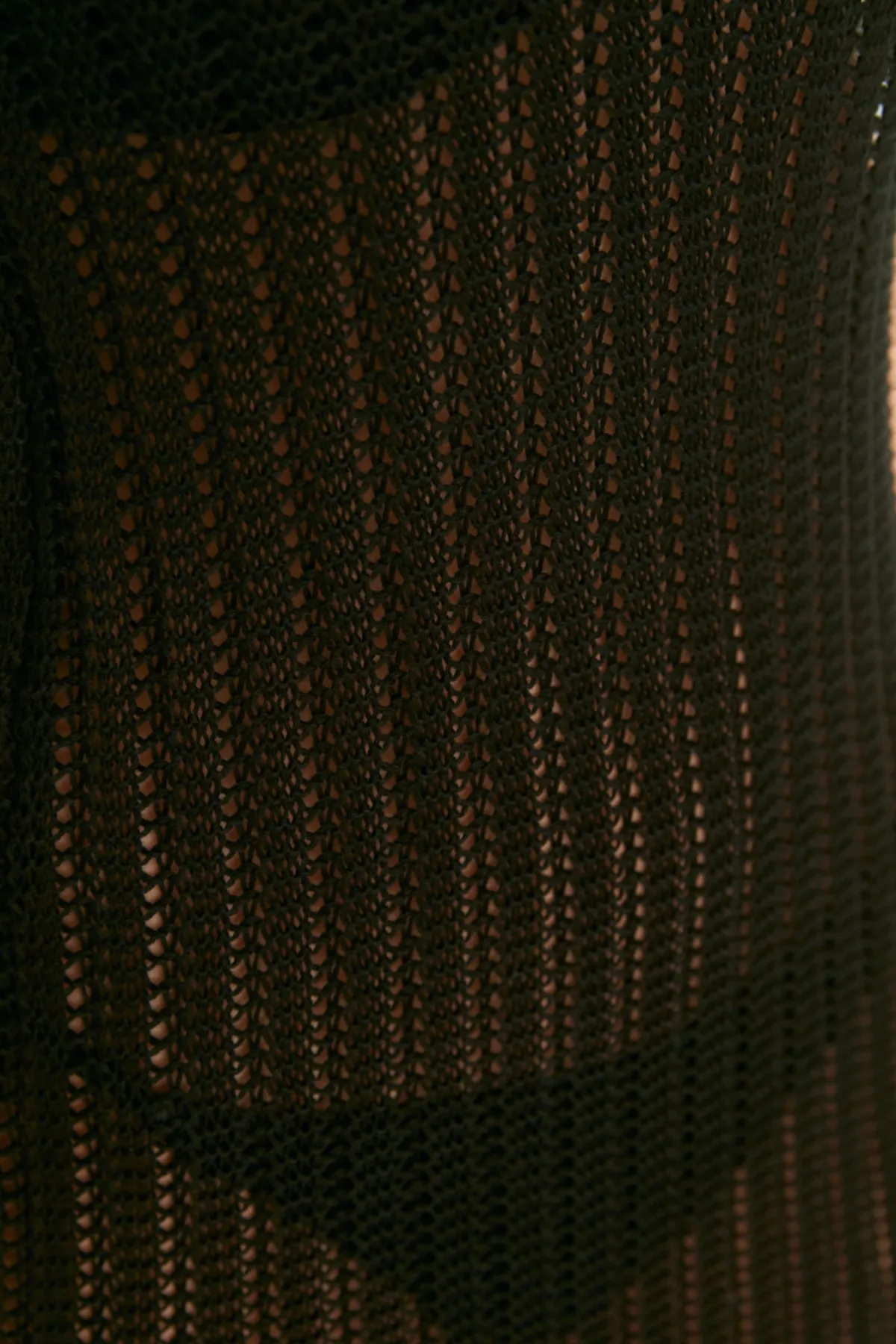 Trendyol Collection  Schwarzes, tailliertes Maxi-Strandkleid aus gestricktem Strick mit Quasten und Strickwaren TBESS22EL2920