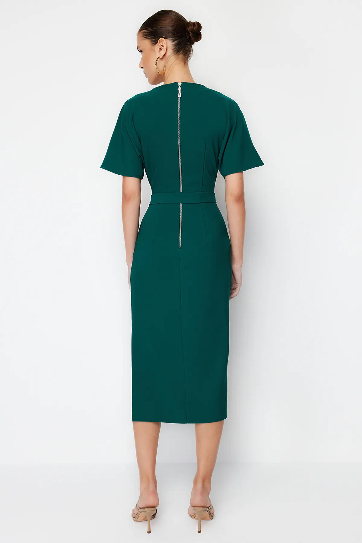 Trendyol Collection  Smaragdgrünes gewebtes Midikleid mit Gürtel TWOSS24EL00512