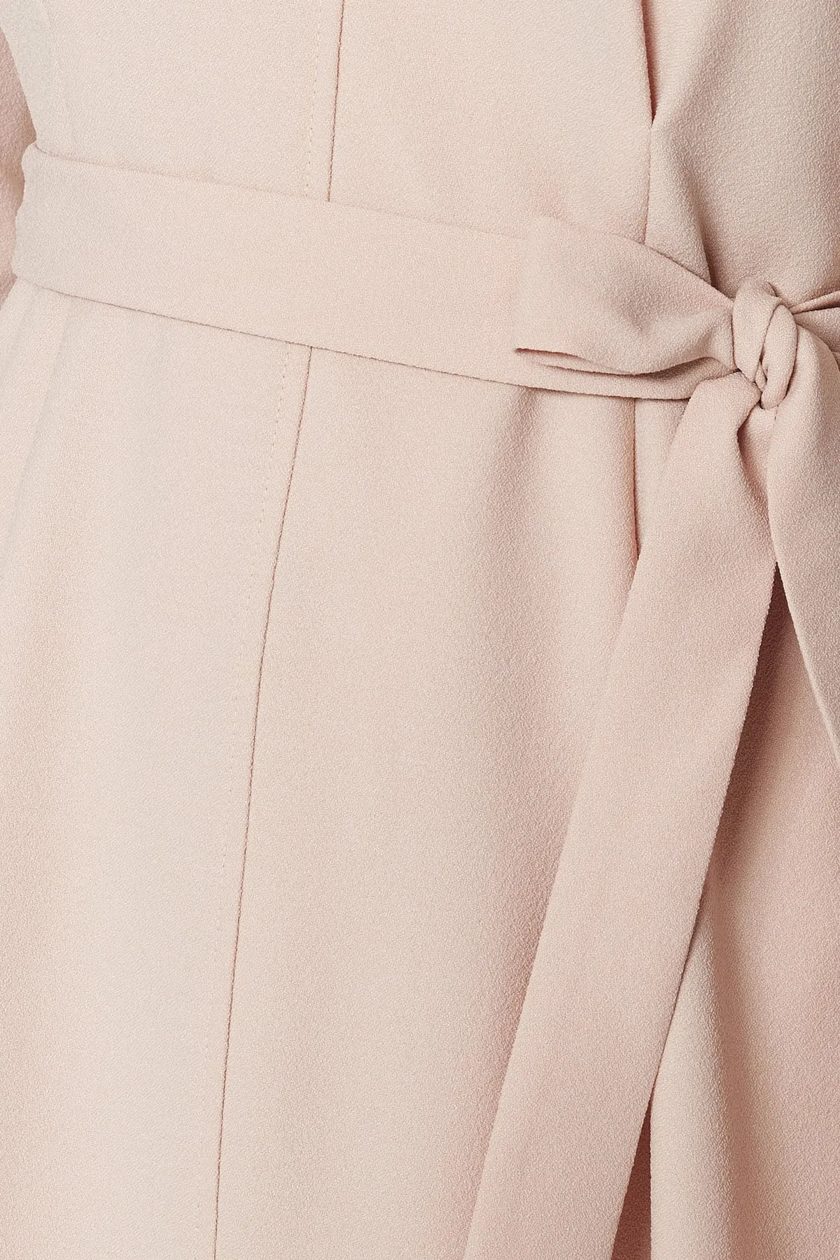 Trendyol Modest  Hellbeige gewebtes Kleid mit Gürtel und Ziernähten TCTSS23EB00144