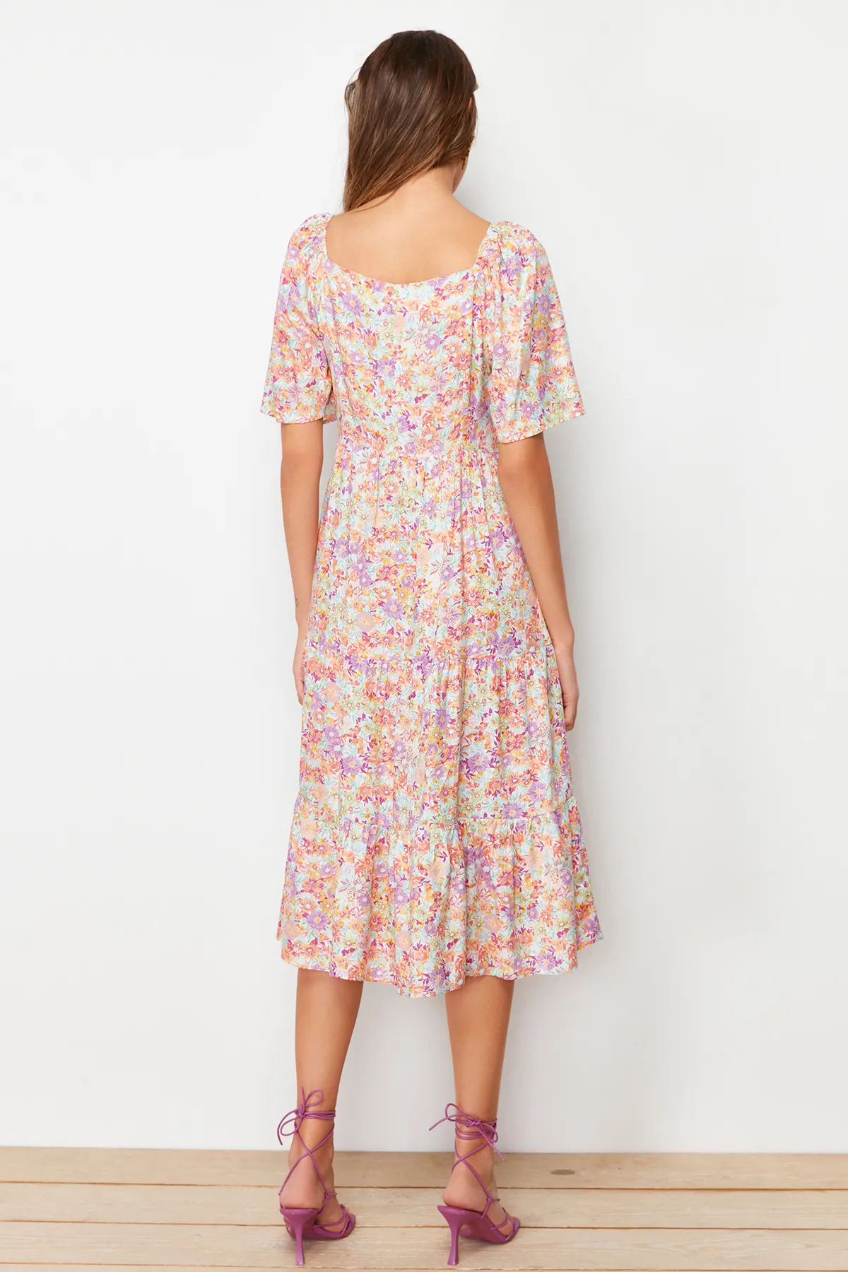 Trendyol Collection  Mintfarbenes A-Linien-Midikleid mit gewebten Ballonärmeln und Blumendruck TWOSS20EL2323