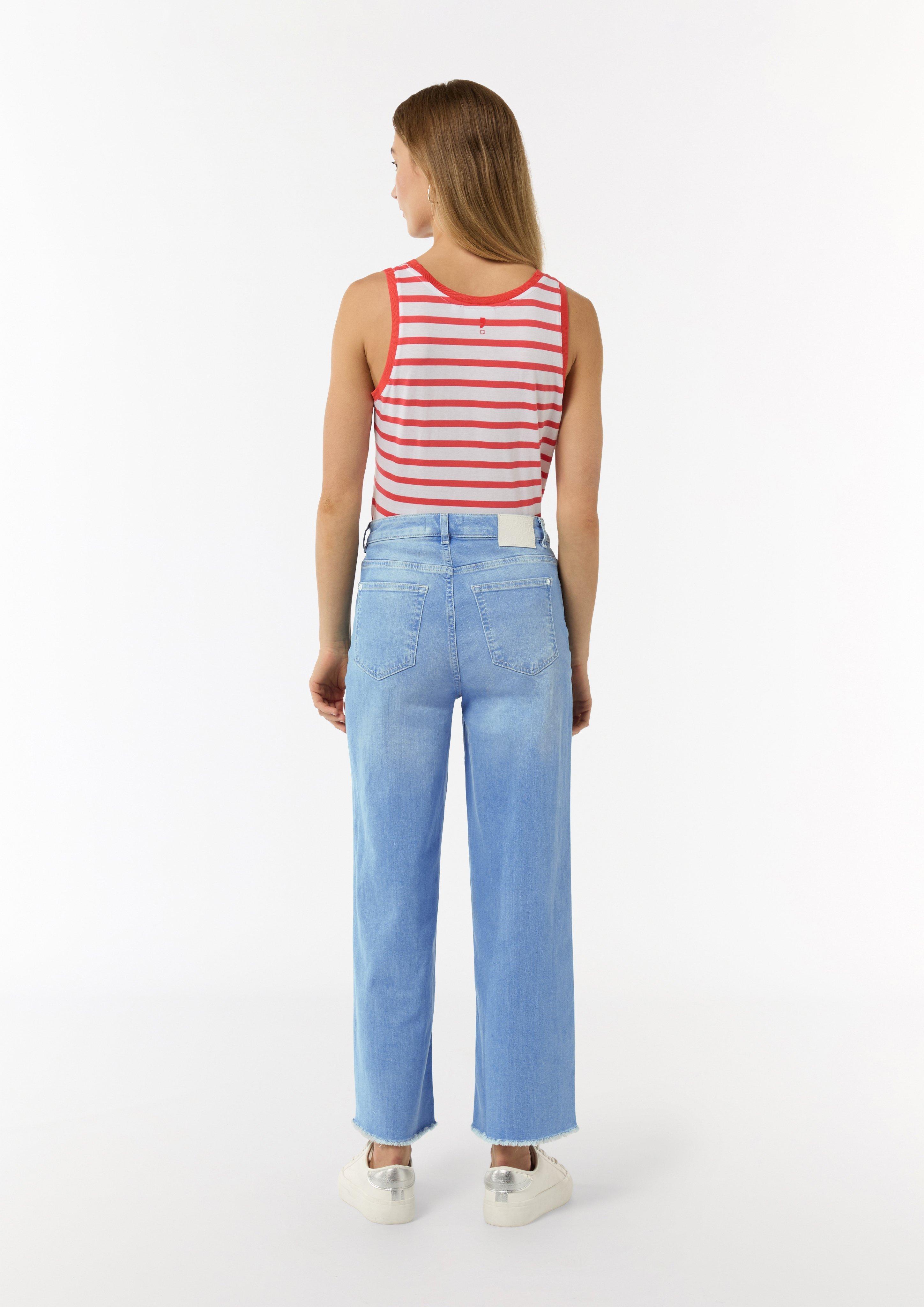 Verkürzte Jeans mit Wide Leg und ausgefranstem Saum - blau