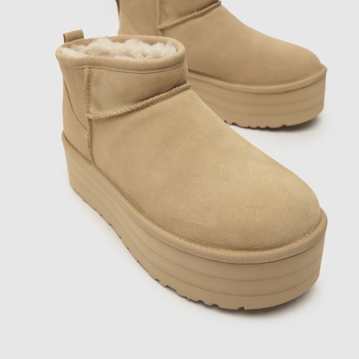 UGG – Ultra Mini Platåstövlar i sågspån