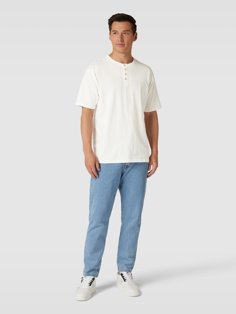 T-Shirt mit Knopfleiste in offwhite