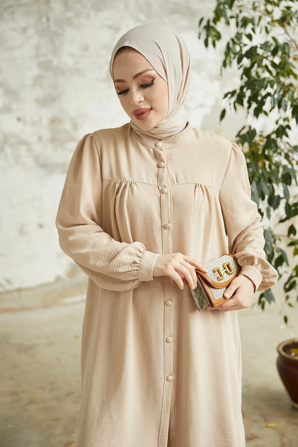 InStyle  Arfa Ayrobin geknöpfter Freizeitanzug – Beige