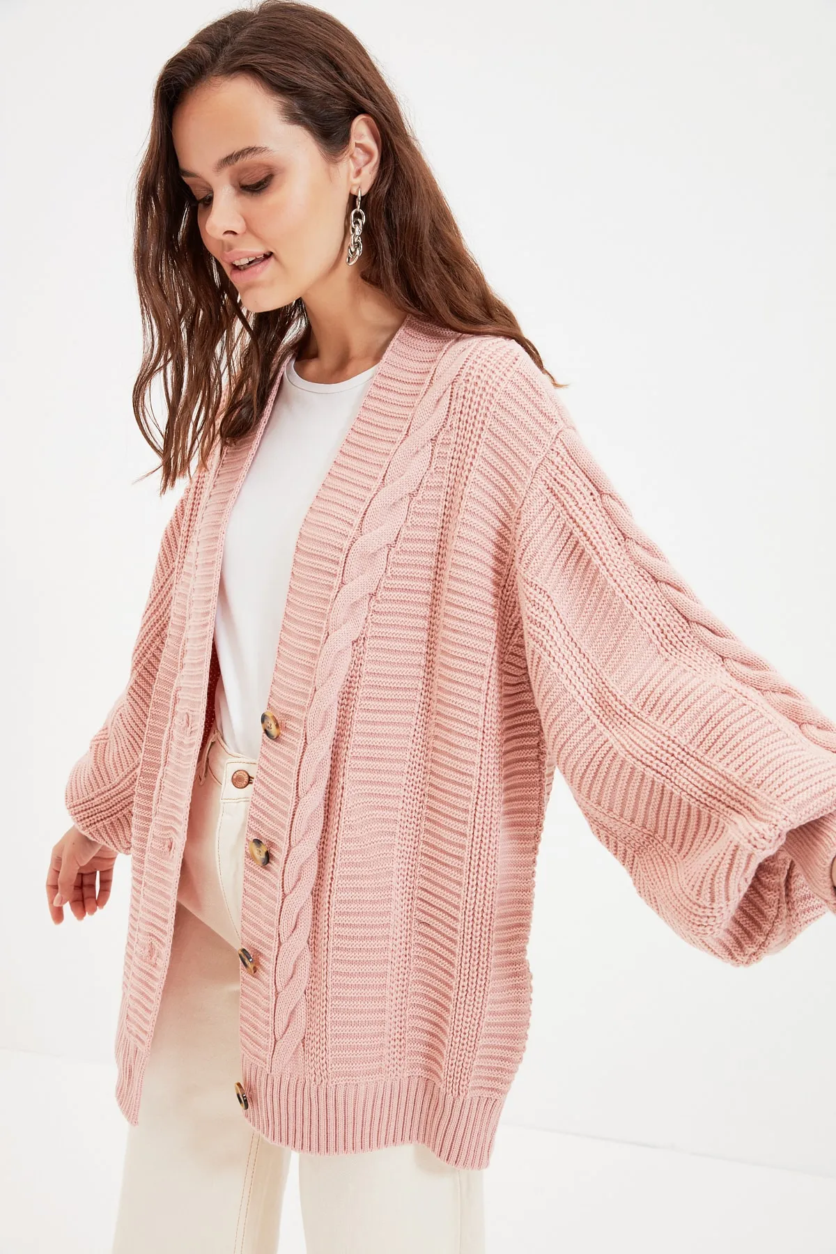 Trendyol Modest  Puderfarbener, geflochtener, locker geschnittener Strick-Cardigan TCTAW22TH0002