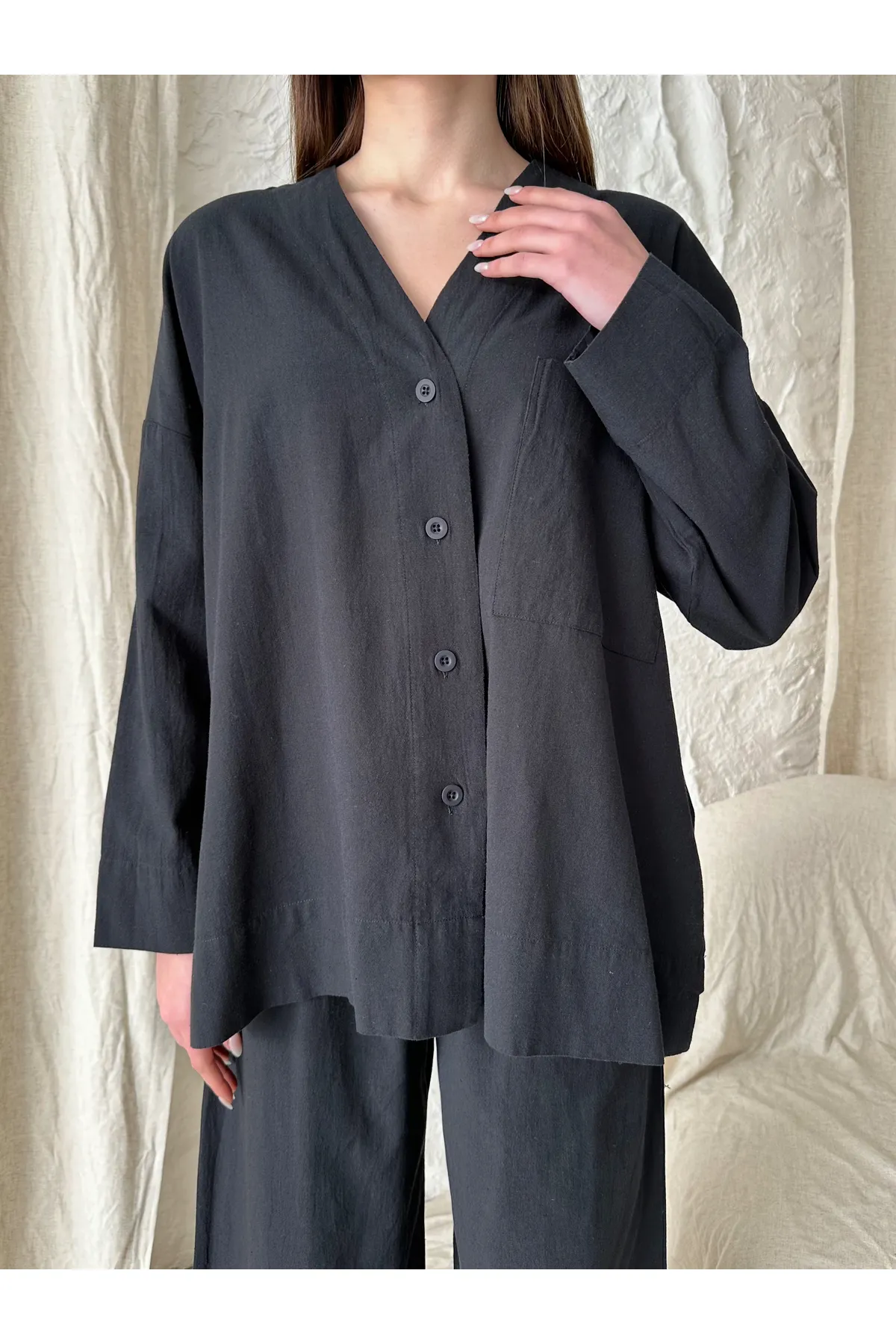 Laluvia  Schwarzes Leinen-Set mit Doppelbeinhose und Hemd
