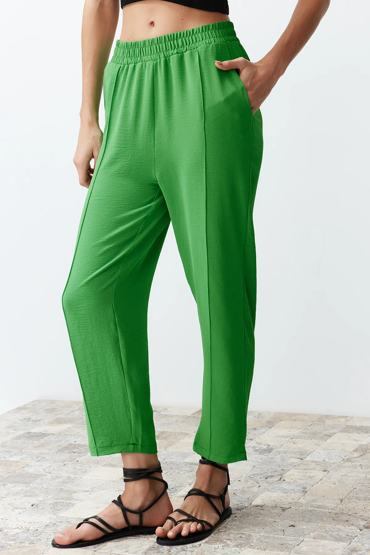 Trendyol Collection  Grünes gewebtes Kimono-Hosen-Unterteil-Oberteil-Set TWOSS24AU00037