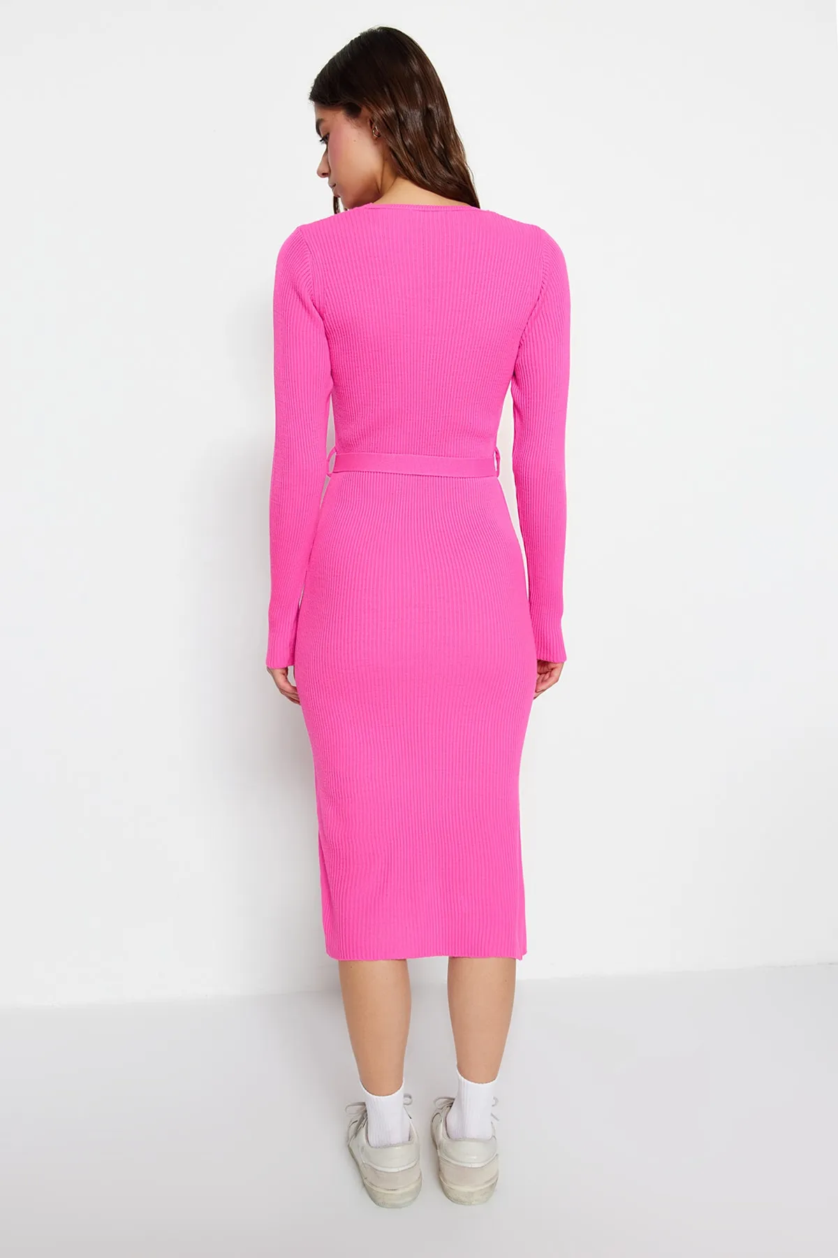 Trendyol Collection  Rosa Midi-Strickkleid mit Gürtel und Details TWOAW22EL0009
