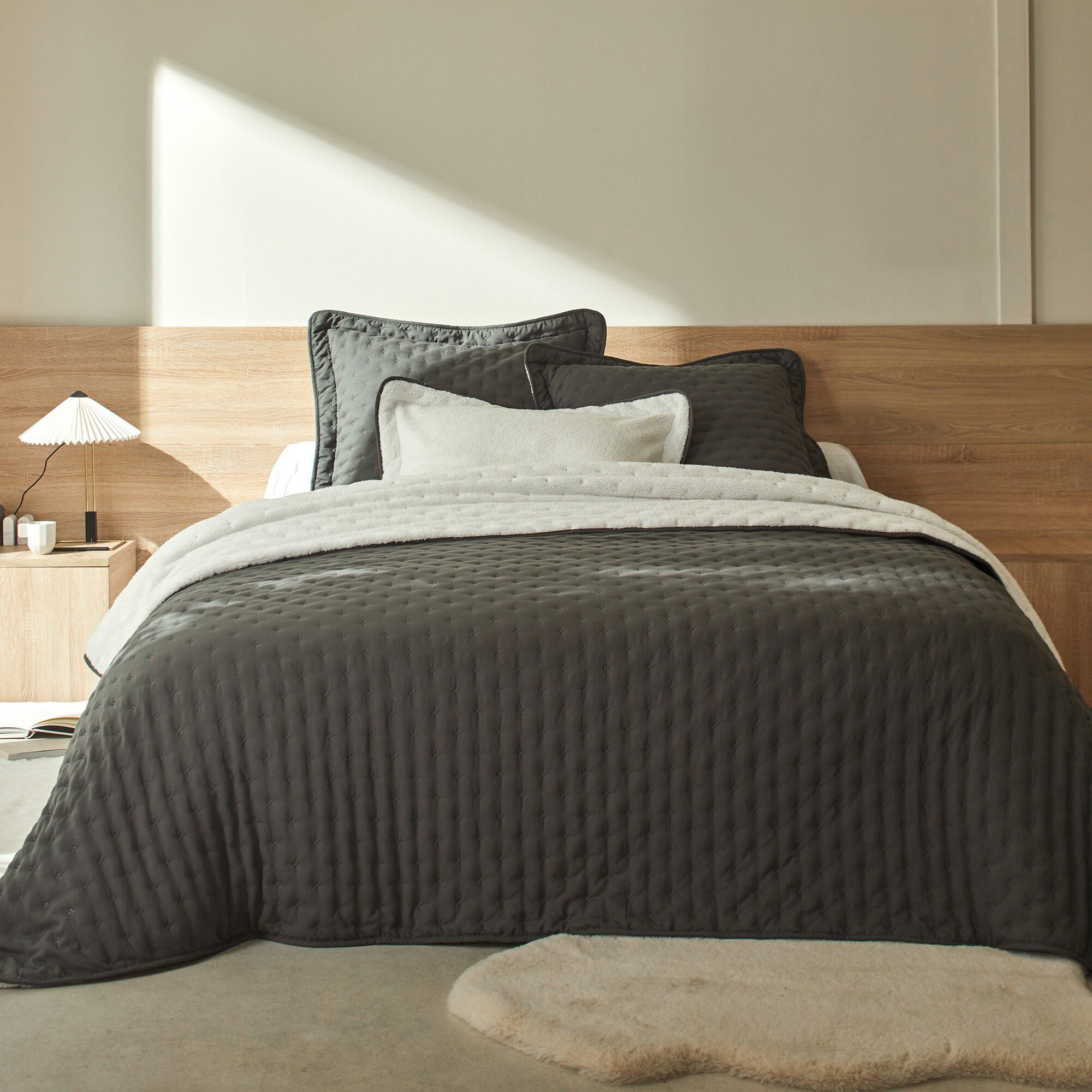 Couvre-lit réversible microfibre matelassée/sherpa