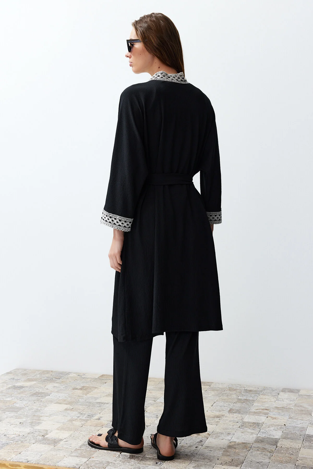 Trendyol Collection  Schwarzes gewebtes Oberteil- und Unterteil-Set TWOSS24AU00064