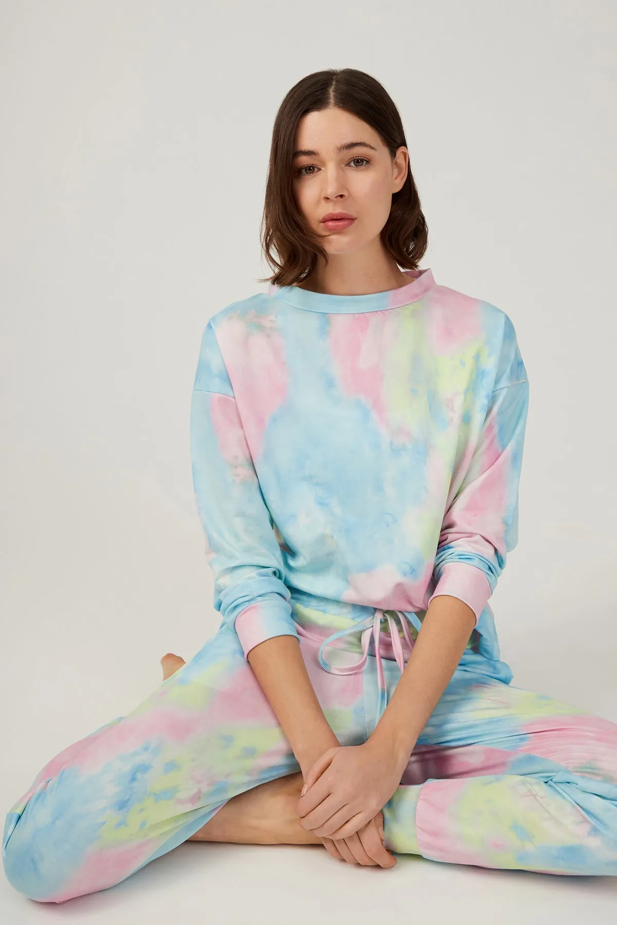 LOS OJOS  Mehrfarbiges Batik-Pyjama-Set für Damen mit Batikmuster