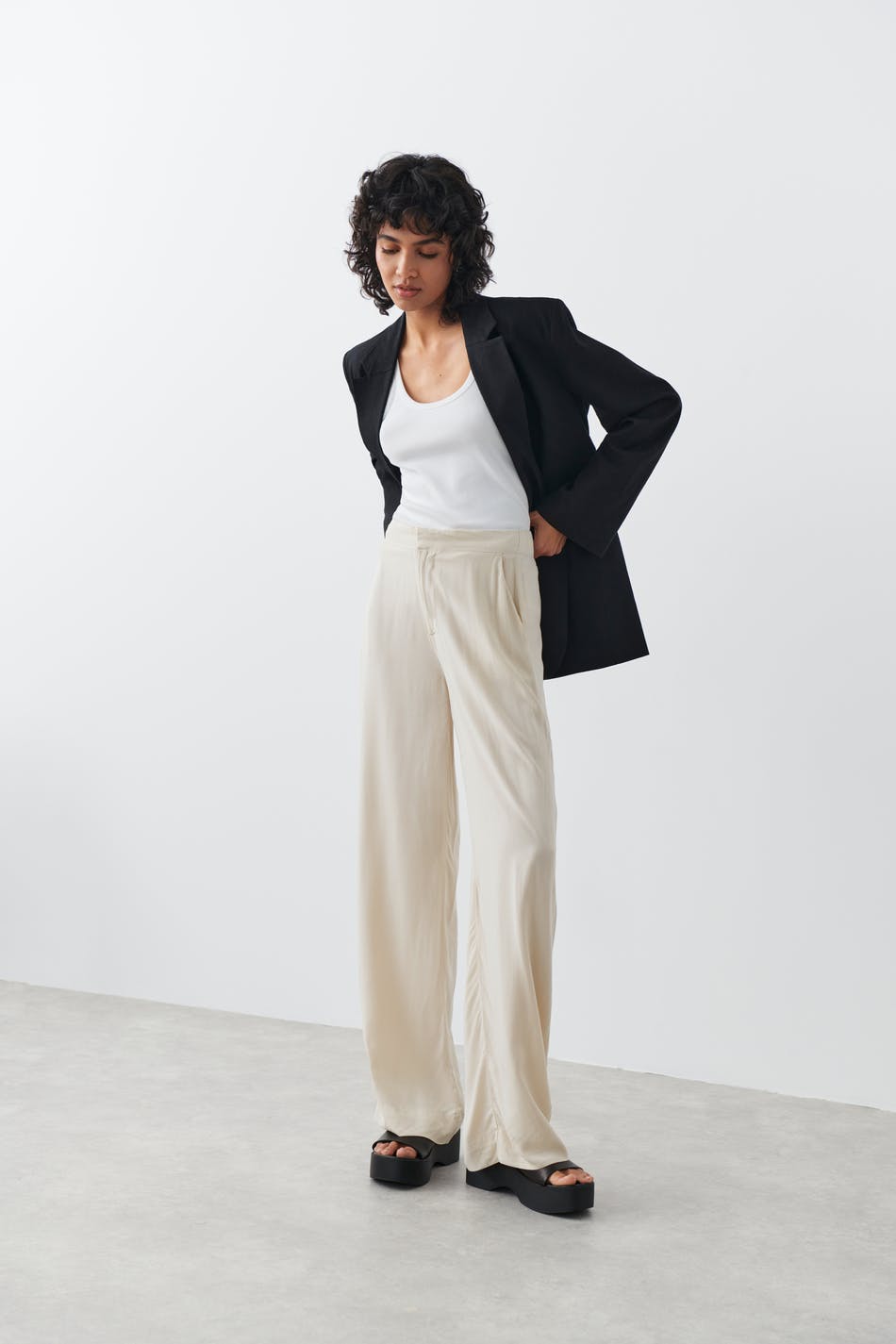Relaxed viscose trousers