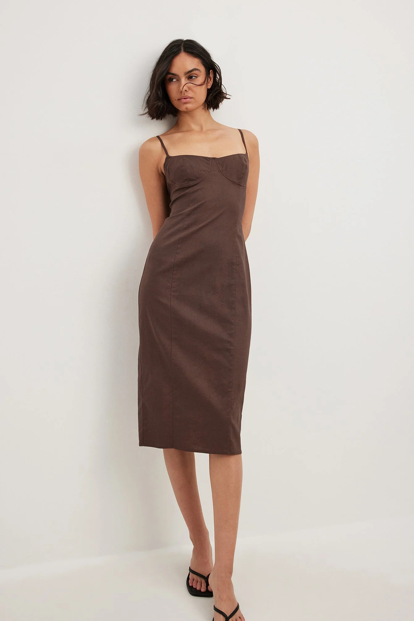 Midikleid mit Körbchendetails