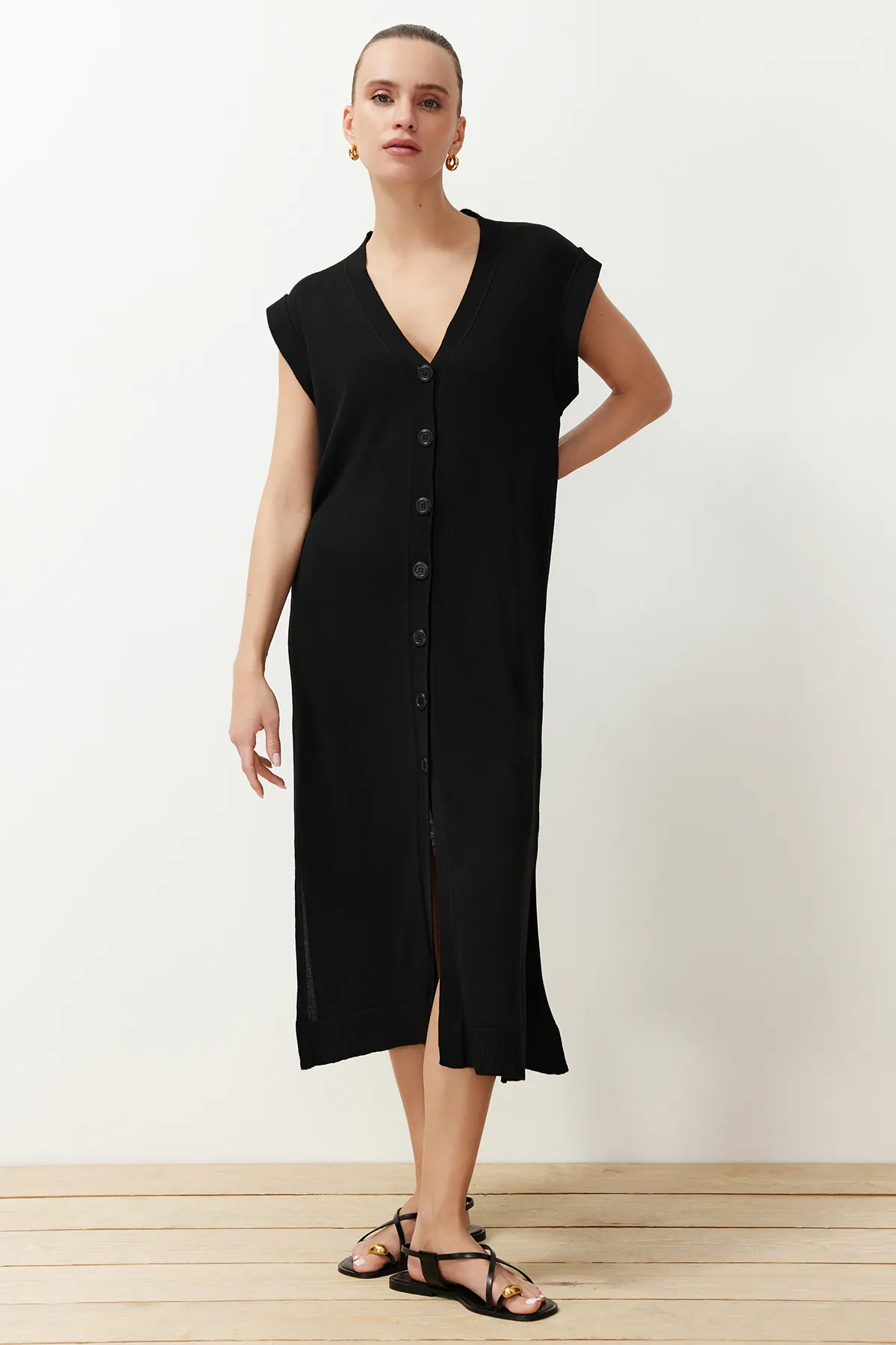 Trendyol Collection  Schwarzes Midi-Strickkleid TWOSS24EL00826