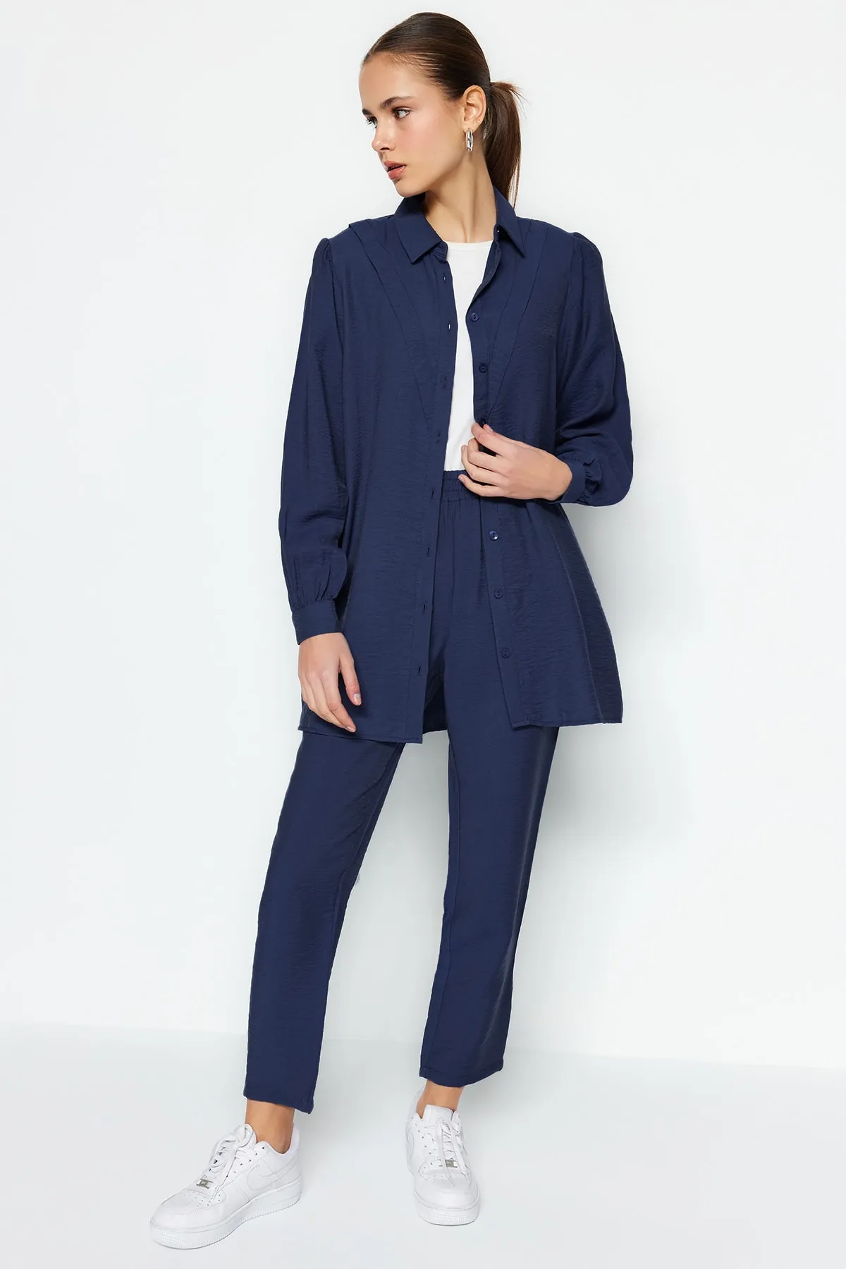 Trendyol Modest  Marineblaues, gewebtes Set aus Hemd und Hose in Leinenoptik TCTSS23US00079