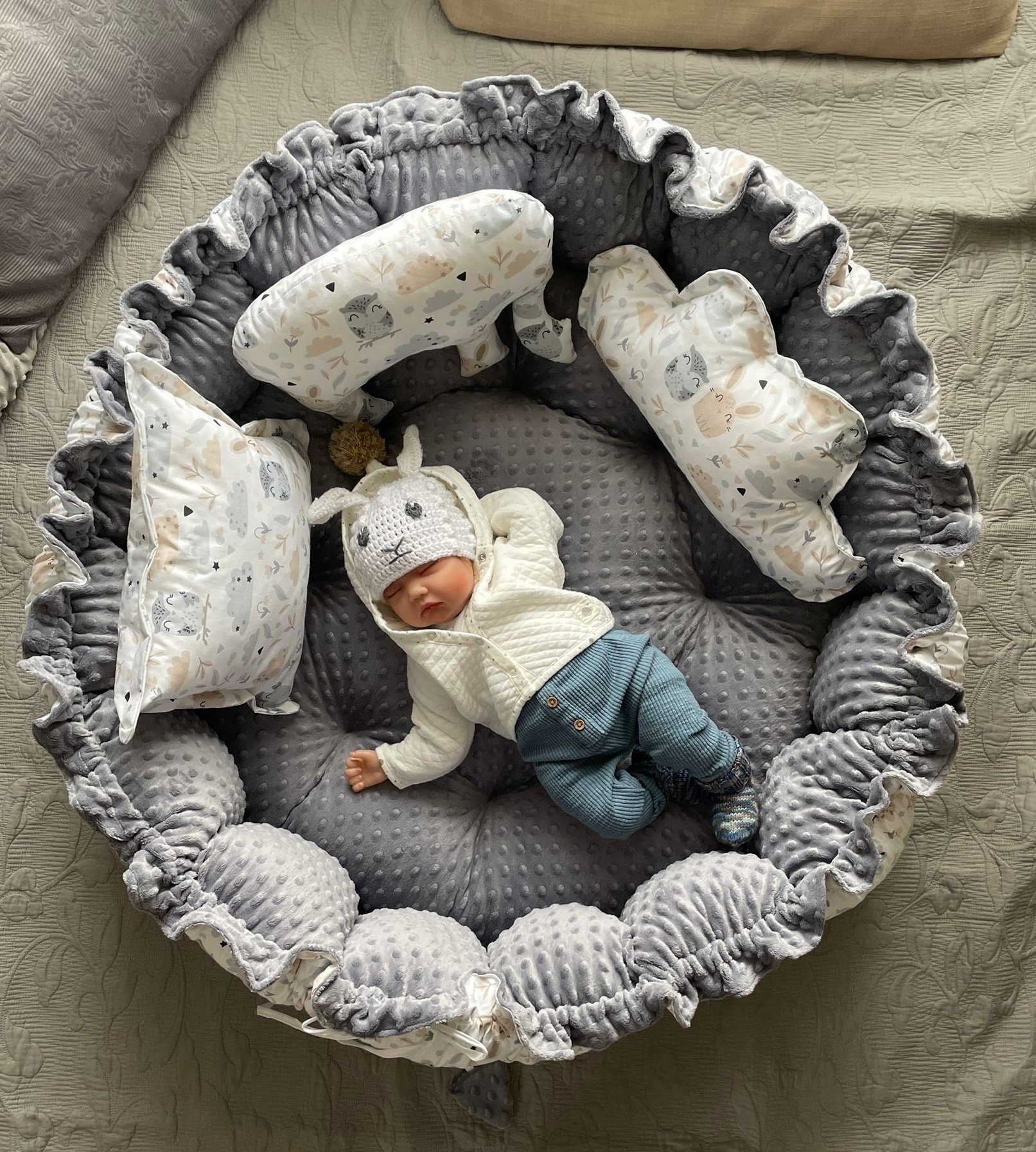 Loolay Bettnestchen MINKY Graphit/ HASE Beige-Weiß ENGELSNEST Babynest, Unterlage, (XXXL ale Nestchen Ø90cm; als Krabbledecke Ø155cm, Original LOOLAY® Babynestchen Spielmatte Reisebett ►SETS MIT ZUBEHÖR), 100% Europäische Stoffe und Kleinserien-Nähen