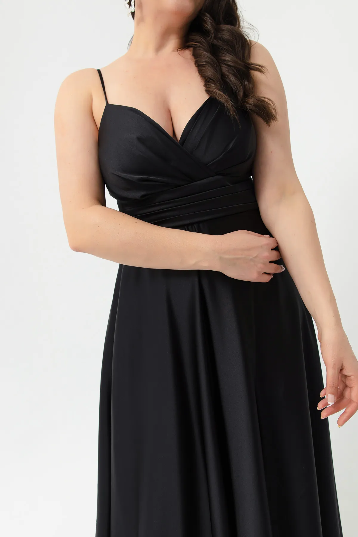 Lafaba  Langes Abendkleid und Abschlusskleid aus Satin für Damen in Übergröße mit schwarzem String-Träger
