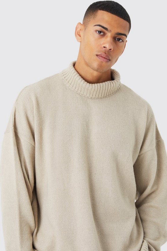 Oversize Strick-Pullover mit Trichterkragen