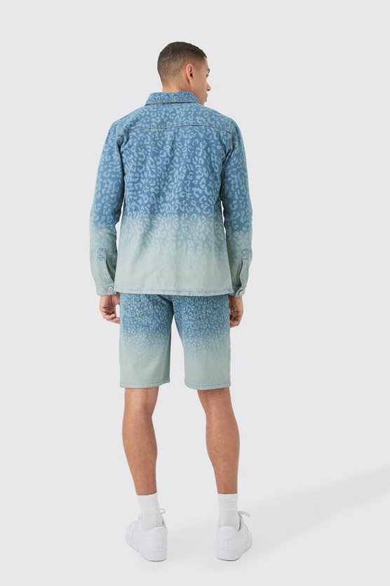 Lockere Jeansshorts mit Leopardenprint in Hellblau