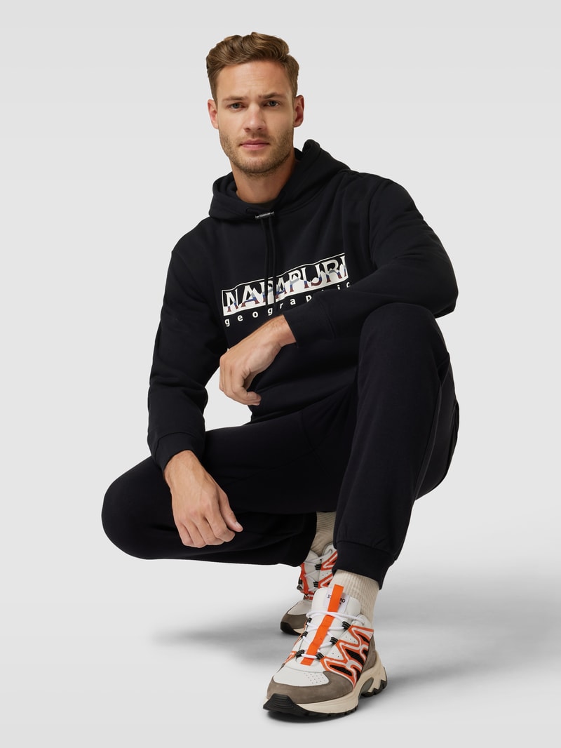Hoodie mit Label-Print in schwarz