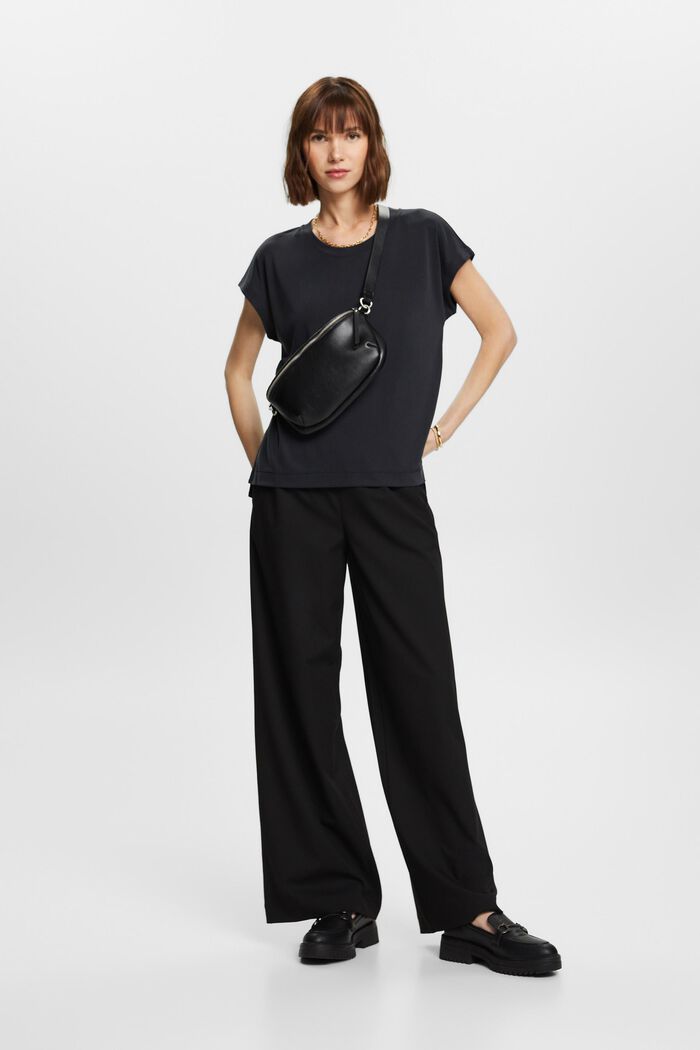 Unifarbenes T-Shirt