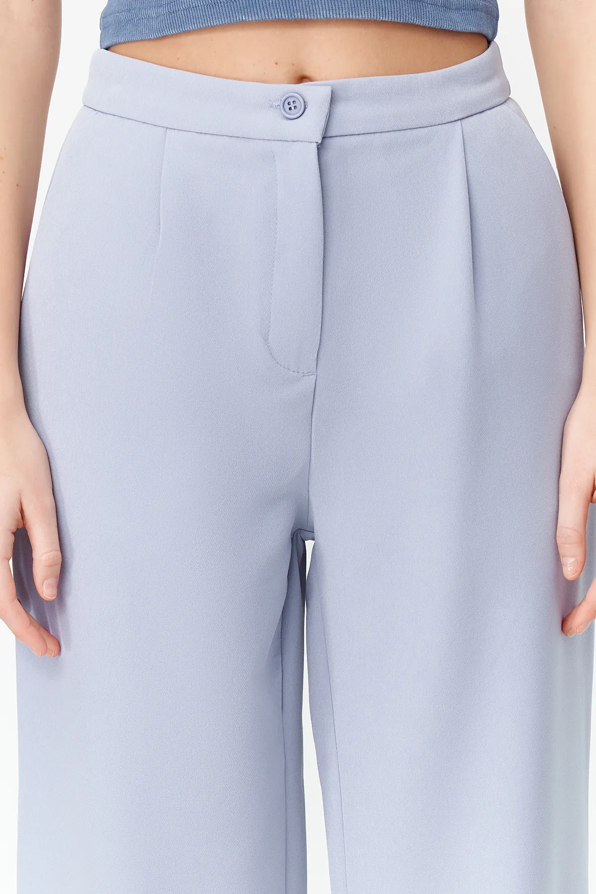 Trendyol Collection  Hellblaue Hose mit weitem Bein TWOAW22PL0139