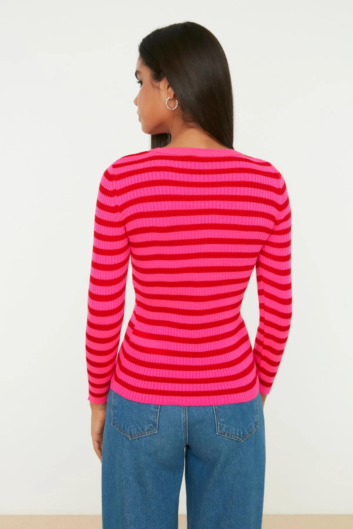 Trendyol Collection  Roter Basic Strickpullover mit Streifen TWOAW21KZ0942