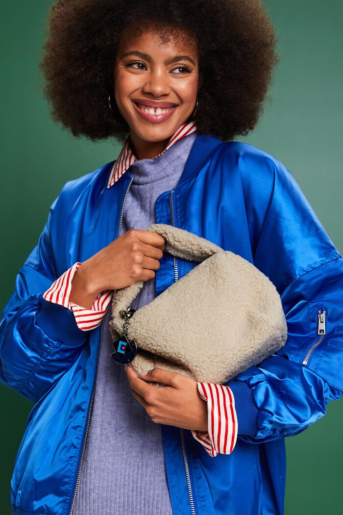 Kleine Tasche aus Plüsch