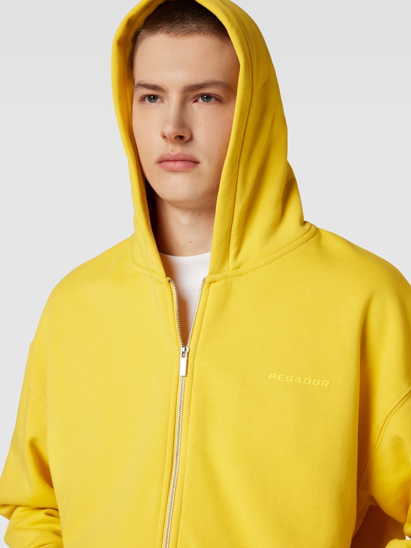 Sweatjacke mit seitlichen Eingrifftaschen in gelb