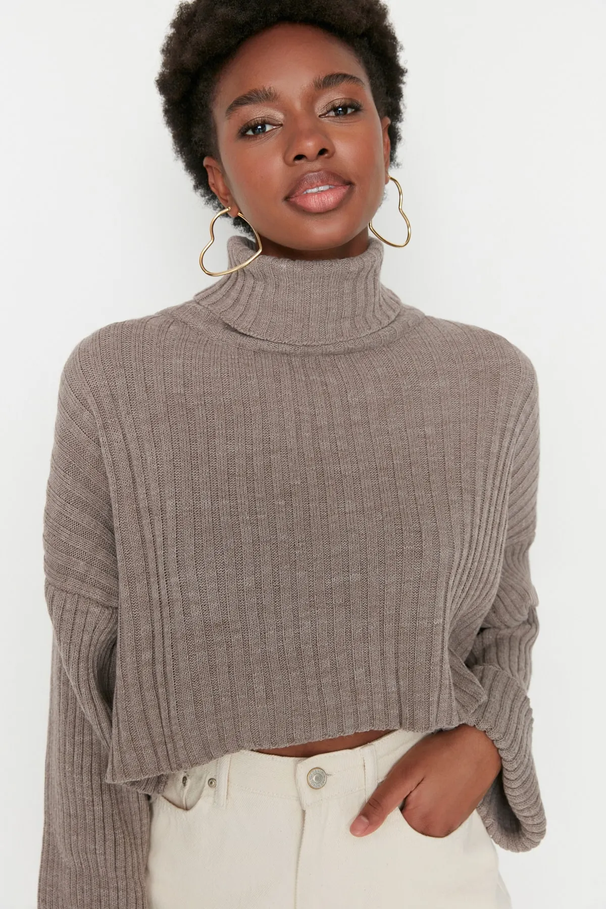Trendyol Collection  Brauner kurzer Basic-Strickpullover TWOAW22KZ0223