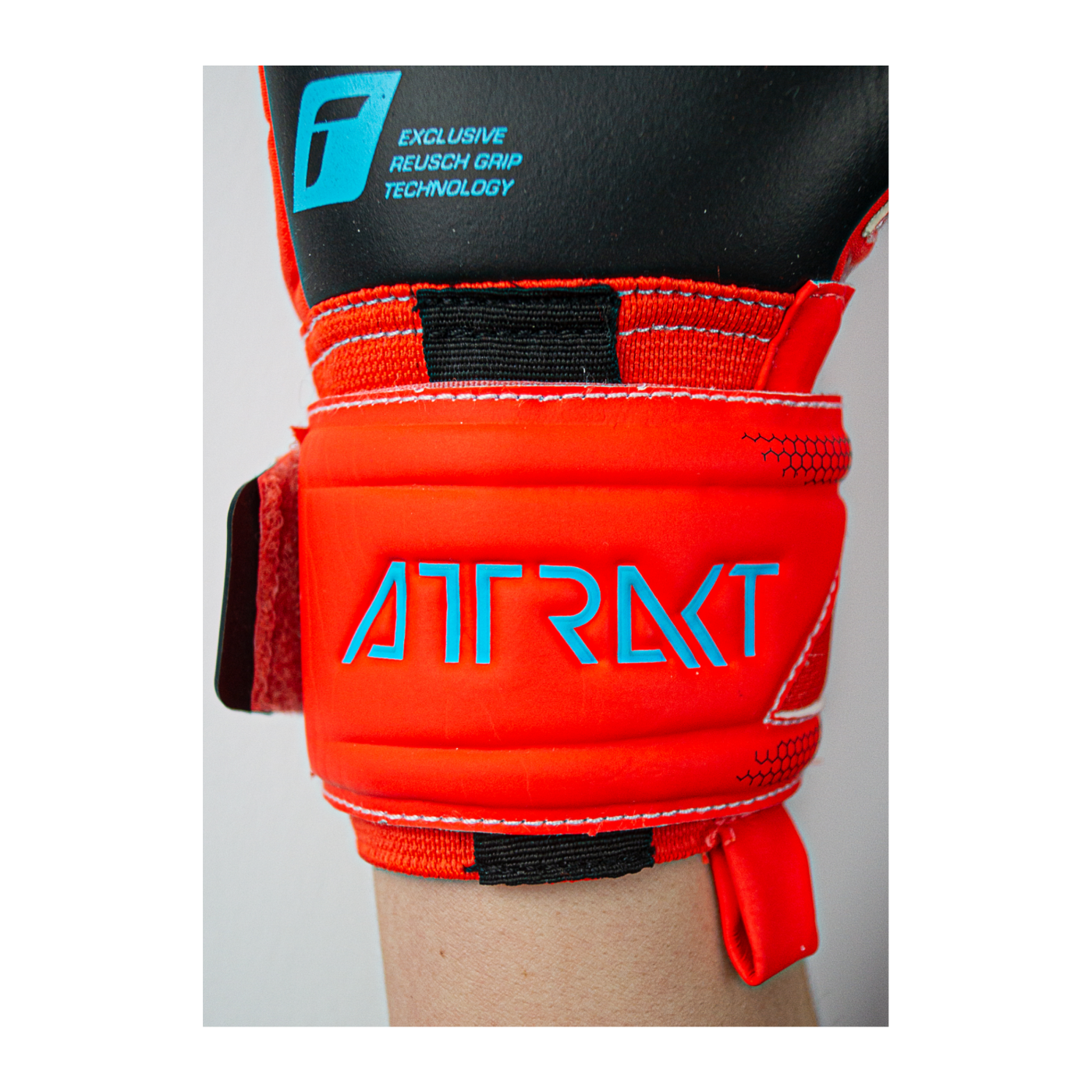 Reusch Attrakt Gold X 2023 TW-Handschuhe Rot Blau Schwarz F3333