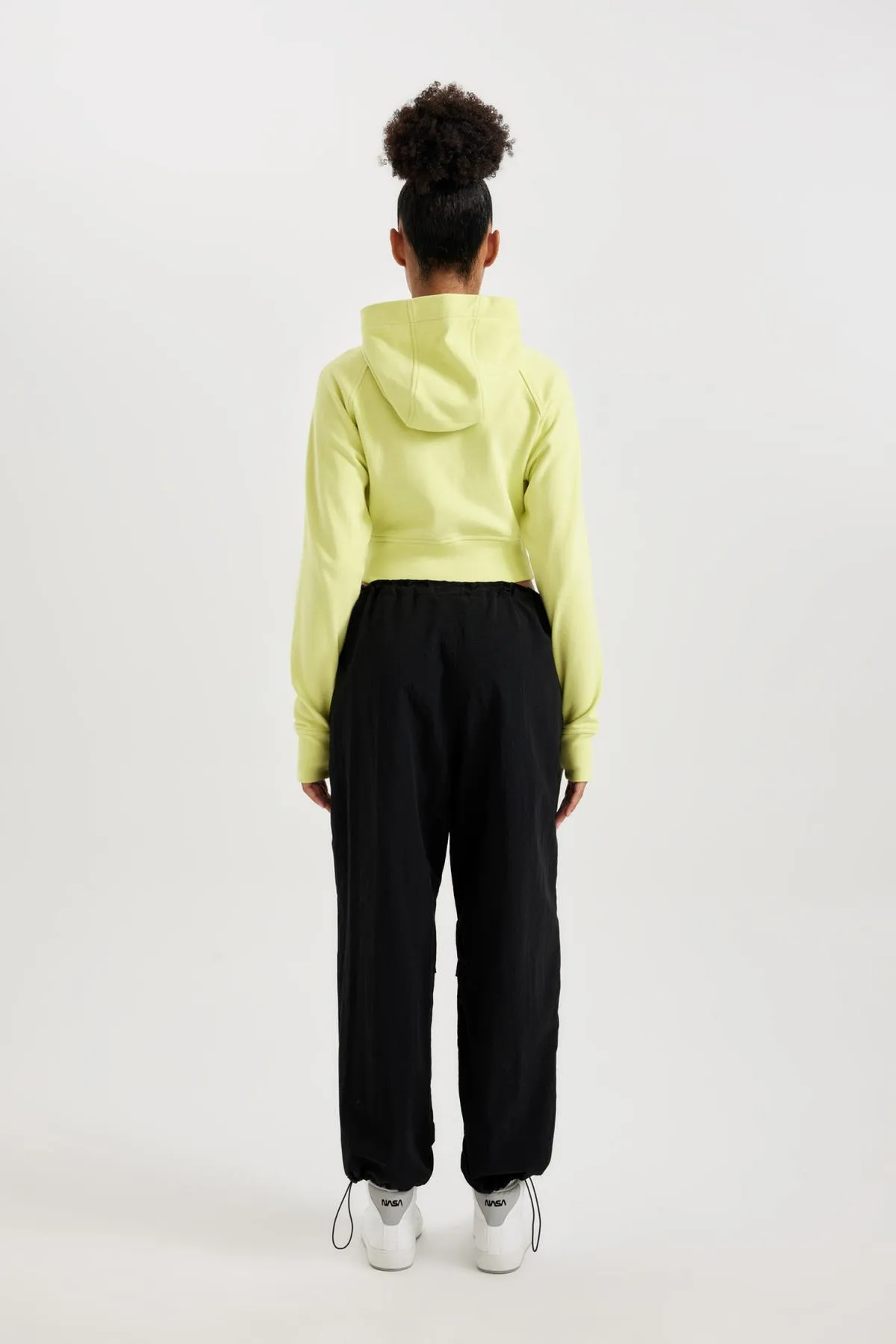 DeFacto  Lange Jogginghose mit elastischem Bein und Fallschirmtaschen-Passform