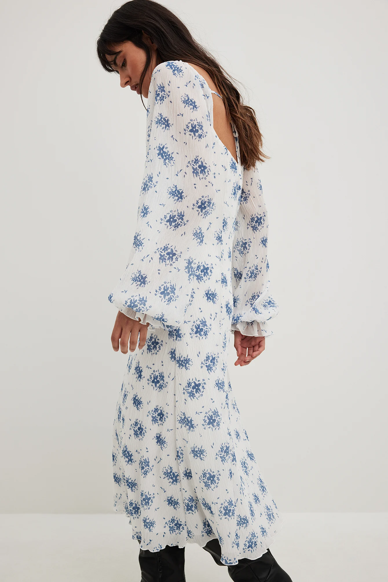 Midikleid mit offenem Rücken