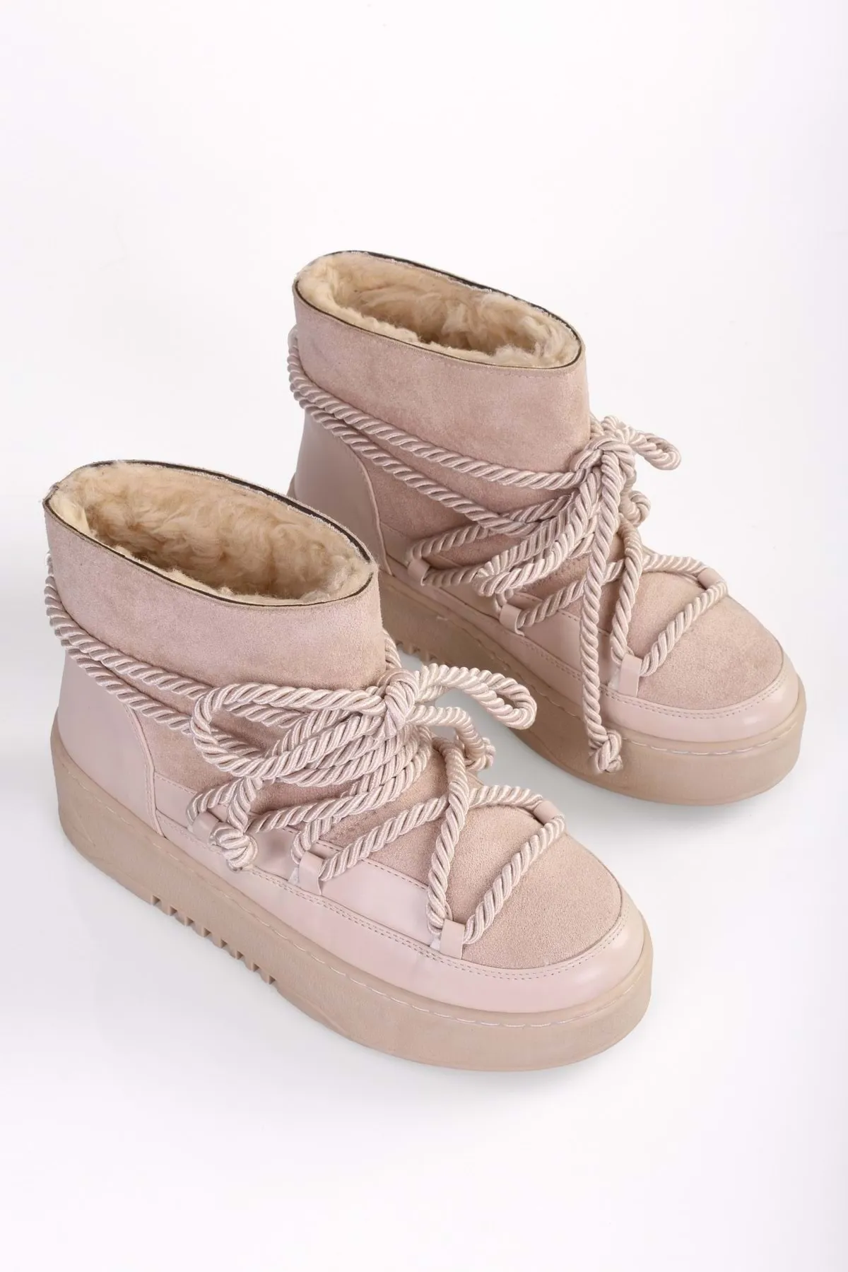 Shoeberry  Damen-Schneestiefel in Snowy-Beige mit dicker Sohle und pelziger Innenseite