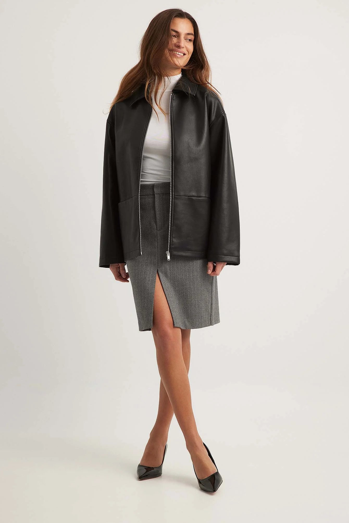 Gerader gestreifter Minirock mit hoher Taille und Schlitz
