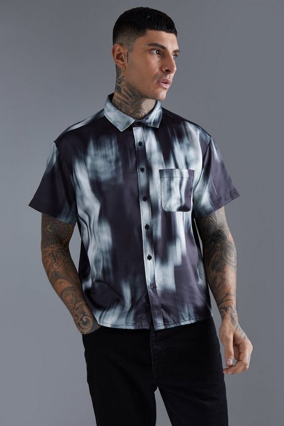 Kurzärmliges kastiges Batik Satin-Hemd