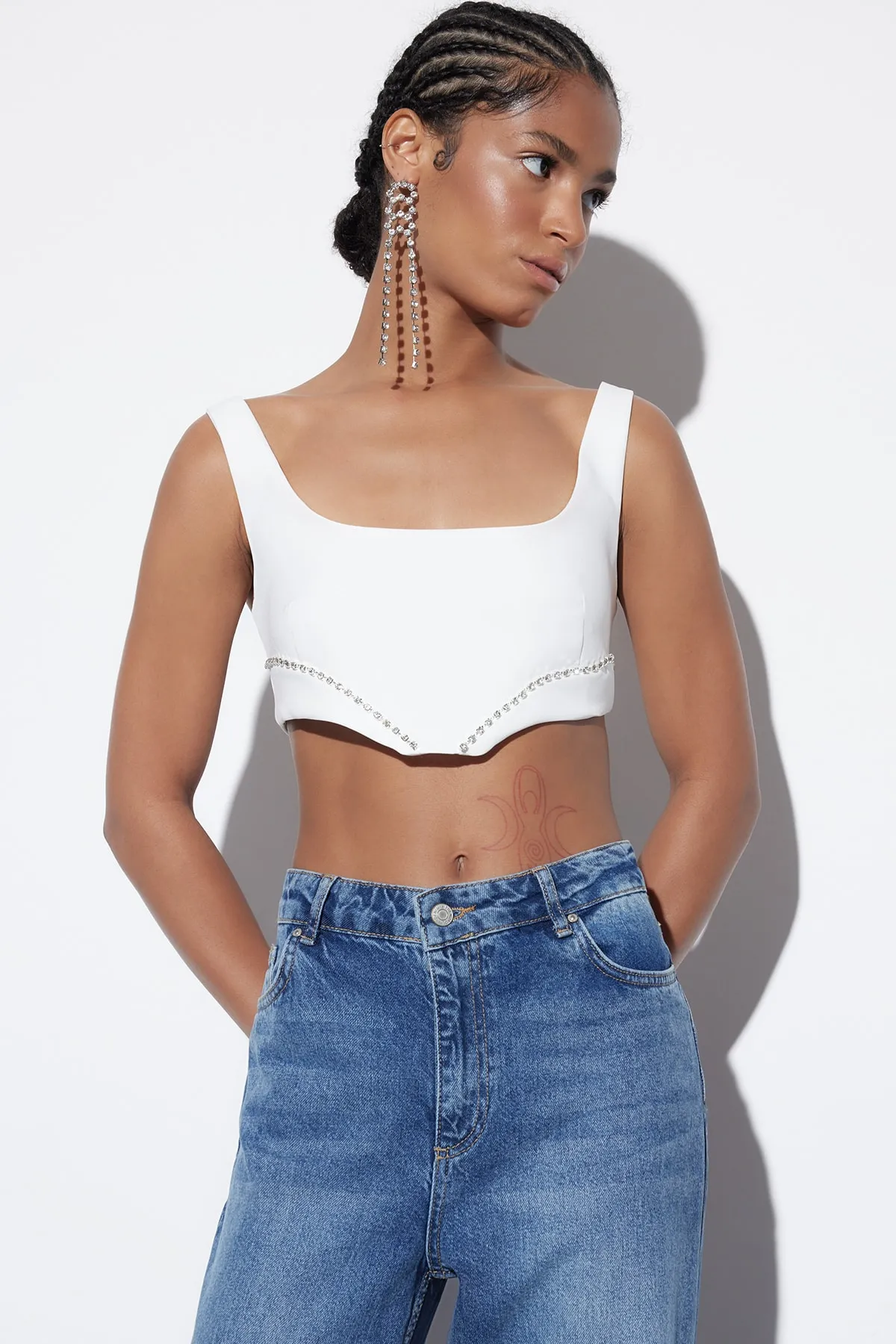 Trendyol Collection  Ecrufarbenes, bauchfreies, gefüttertes, gewebtes Braut-Bustier mit glänzendem Stein TPRSS23BS00089