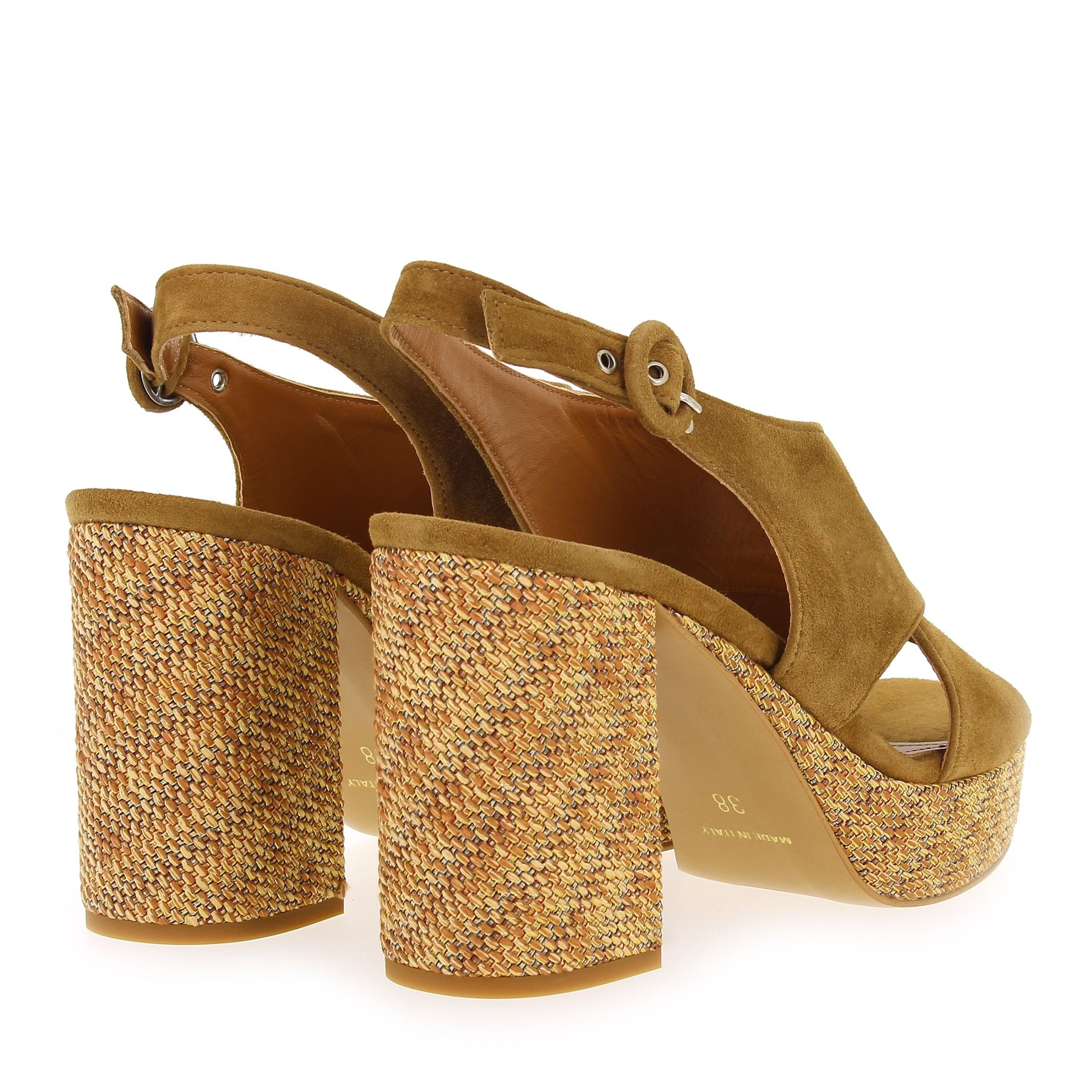 Julie Dee  BR 255 - Noisette