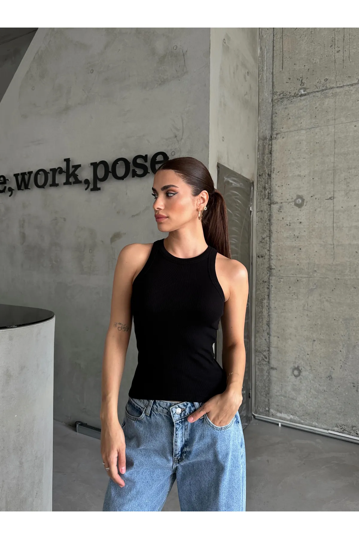 Laluvia  Schwarzes, langes Neckholder-Tanktop mit dicker Paspelierung