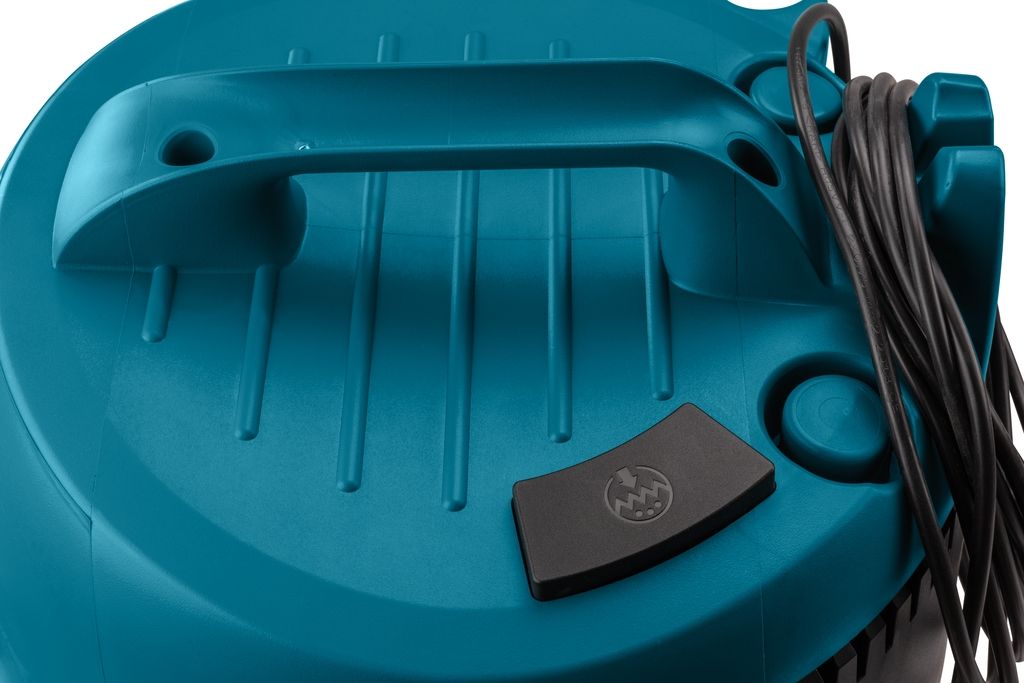 Makita VC2000L 230V L-Class Vacuum Cleaner with 6-piece dust extraction set