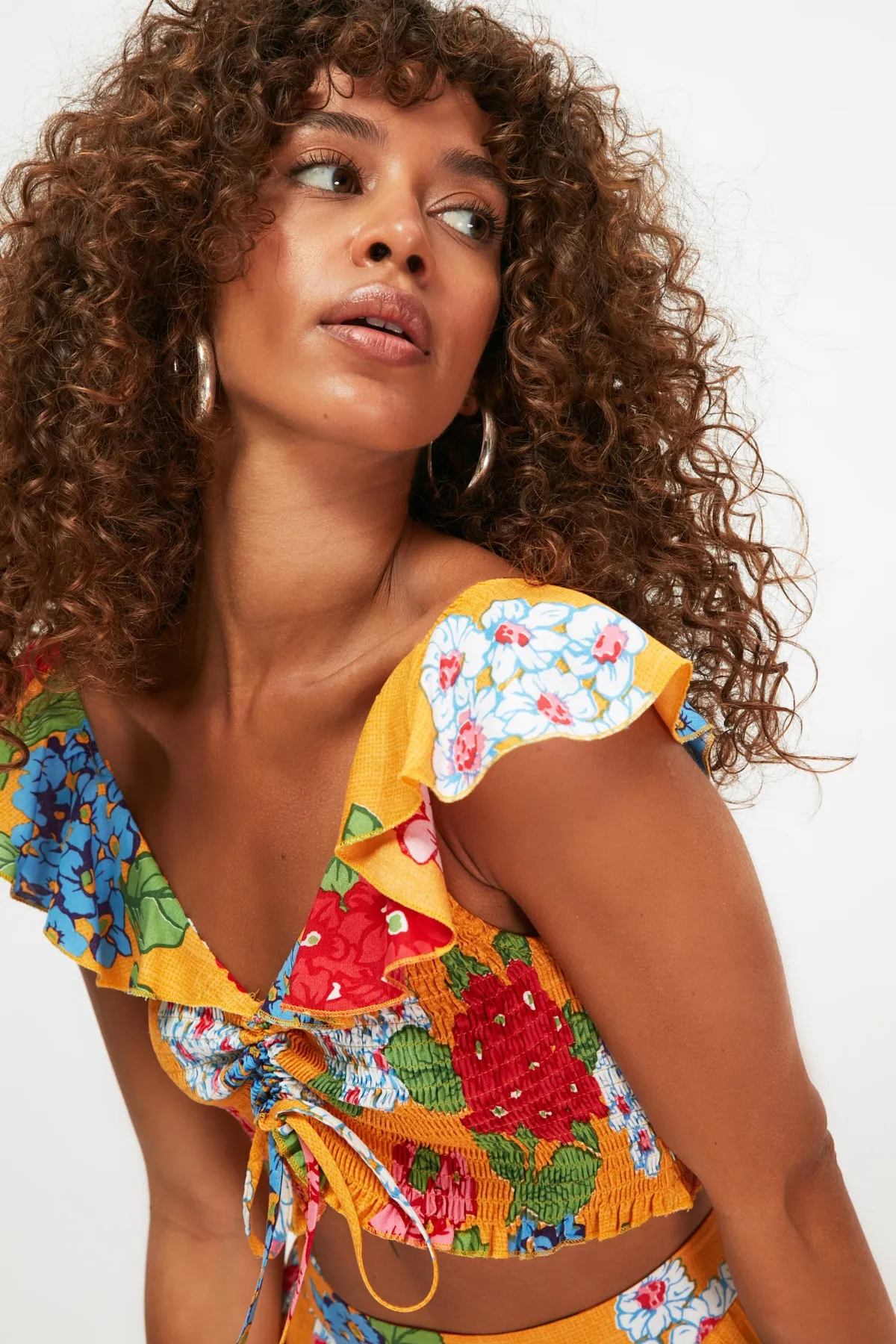 Trendyol Collection  Buntes Strandoberteil und -unterteil aus Viskose mit Blumenmuster, Set TBESS21AU0221