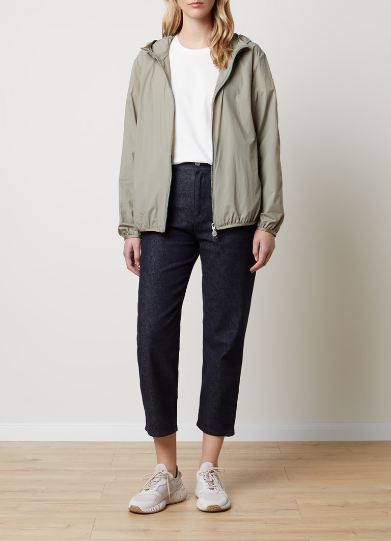 Cortavientos Moncler Fegeo con capucha y bolsillos laterales.