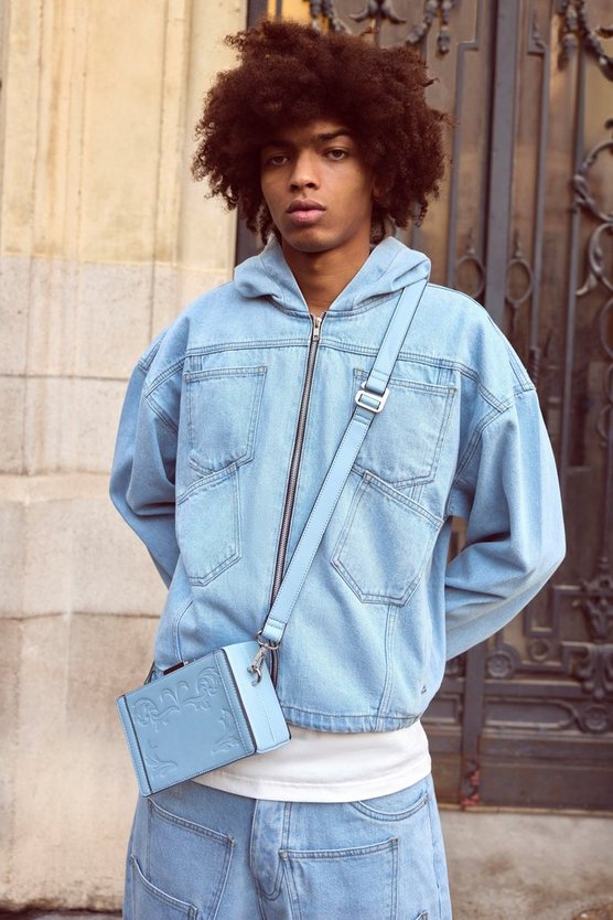 Kastiger Denim-Hoodie mit Acid-Waschung