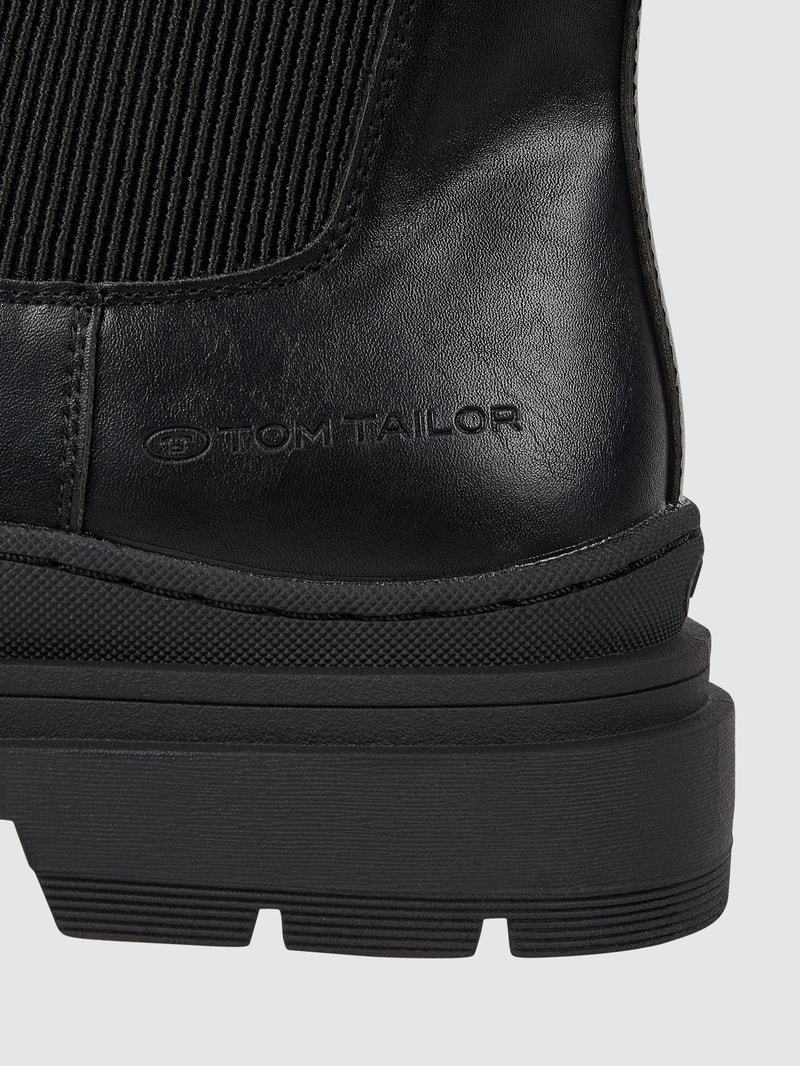 Boots in Leder-Optik in schwarz