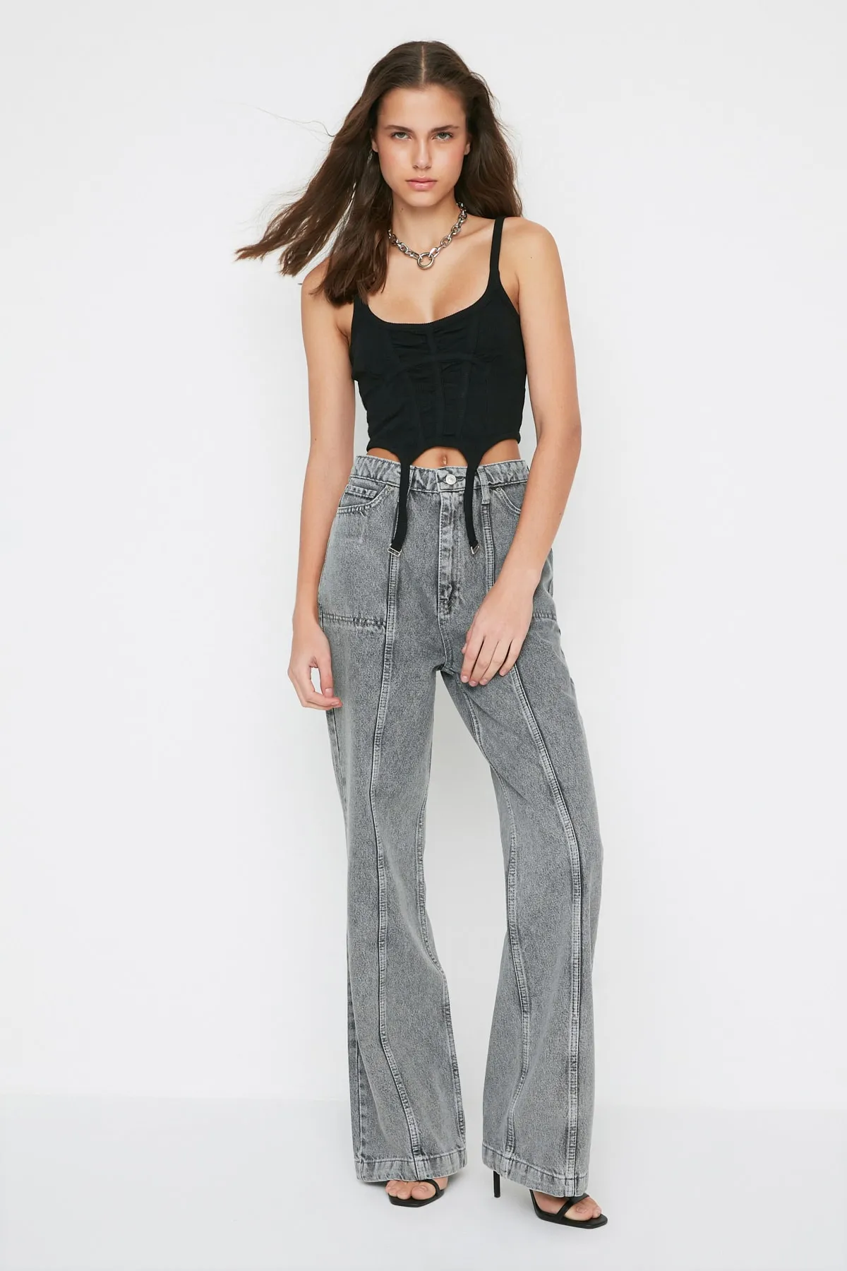 Trendyol Collection  Graue Jeans mit hoher Taille und weitem Bein im 90er-Stil mit Ziernähten in limitierter Auflage TWOAW22JE0710